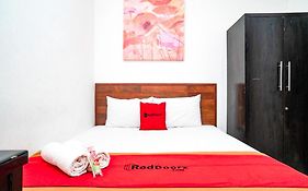 Reddoorz Plus @ Pasar Baru